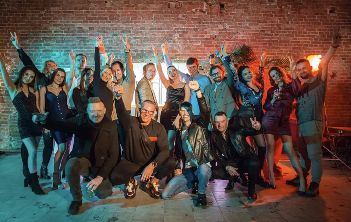 Uwielbiany gwiazdor disco polo ukończył zdjęcia do nowego teledysku! Nadchodząca wiosna będzie należeć zespołu Bayera?