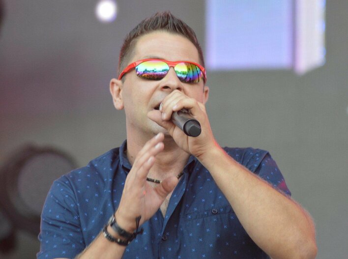 Uwielbiany gwiazdor disco polo zawiesza koncerty! Ostatnie zagrał w ogromnych bólach!