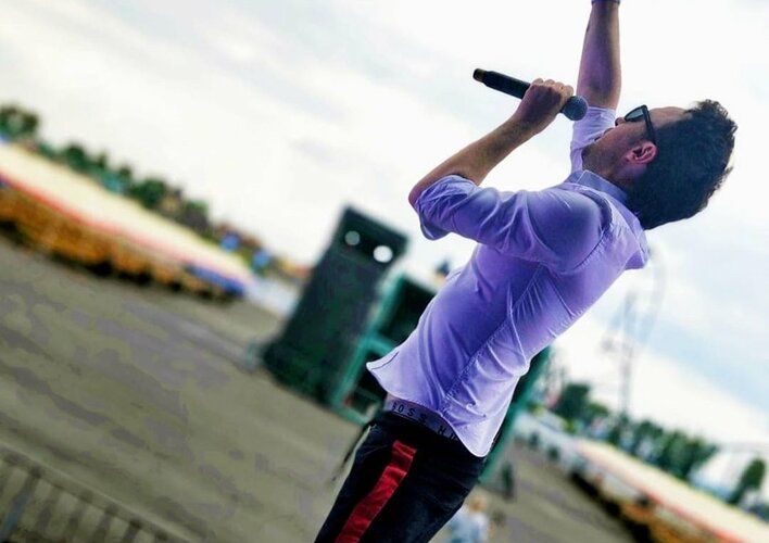 Gwiazdor disco polo pokazał piękne zdjęcie z żoną i dziećmi! Wyglądają świetnie! 