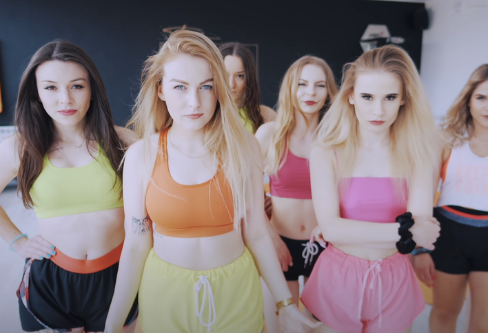 Komentarzy przybywa! Gwiazdor disco polo udostępnił właśnie wyczekiwaną premierę!