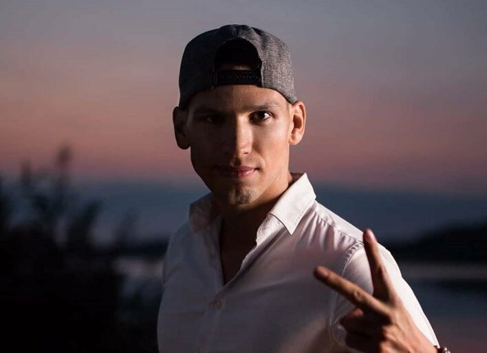 Uwielbiany wokalista disco polo został ojcem! "To dla mnie ogromne szczęście"