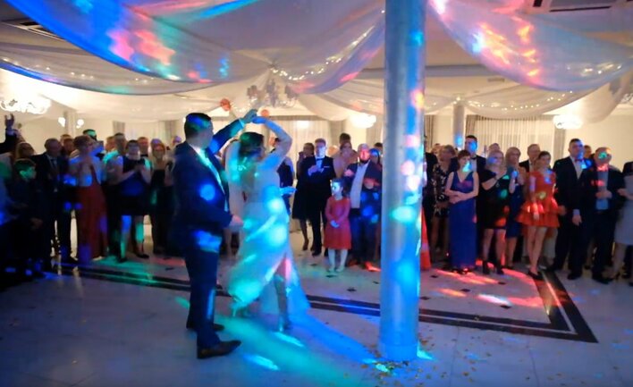 Polały się łzy?! Uwielbiany zespół disco polo wzruszył parę młodą! Zobaczcie video z WESELA!