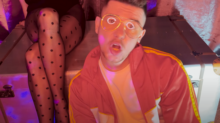 Uwodzicielska premiera od Detmi pt. ”Uda” zostanie hitem? Zachwyceni fani komentują klip!
