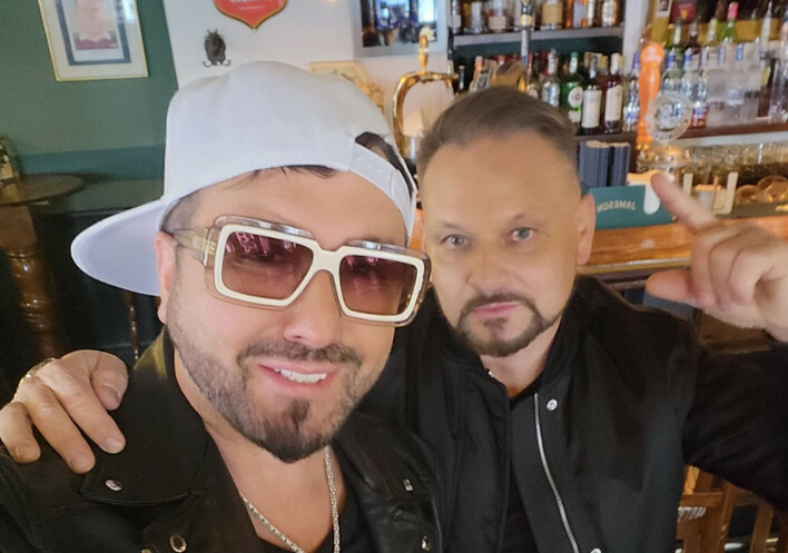 Valdi i Andre świętują sukces! Teledysk do piosenki pt. „Gdzie jest mój kesz„ przekroczył magiczną barierę.