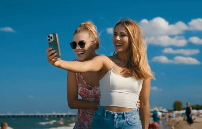 Valdi Podbija YouTube z Letnim Hitem „Sopot„!
