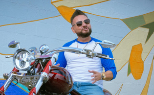 Valdi prezentuje nowy utwór „Anka P”! Zobacz przedpremierę! 