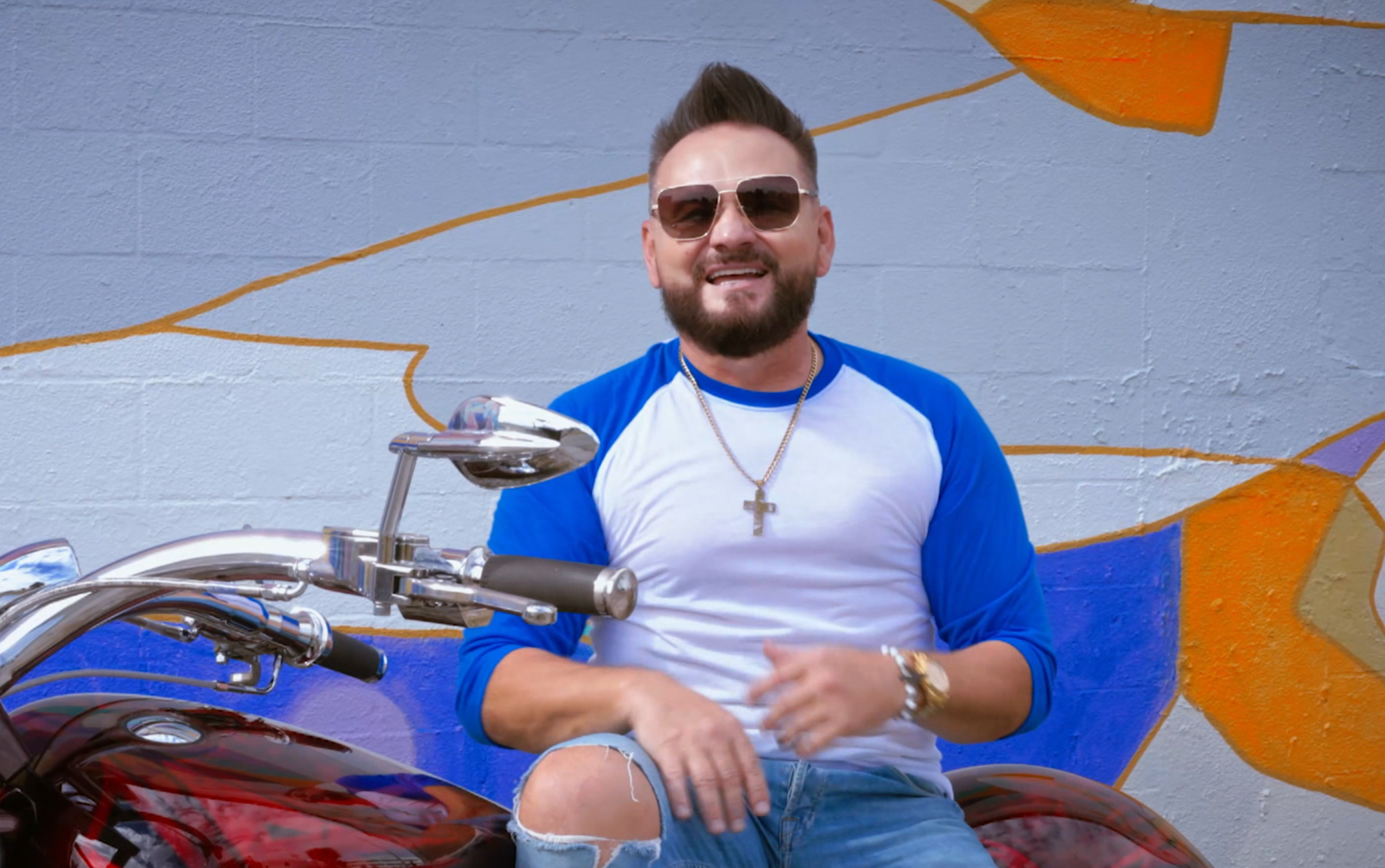 Valdi z autorskim programem „Valdi na Fali”. Ciekawy format wokalisty disco polo w TV Republika