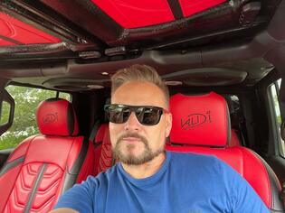 Valdi z disco polo – kim jest wokalista, ile ma lat i czy ma żonę, czy ma dzieci?