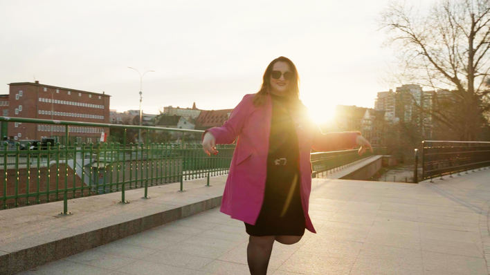 Viola nowa postać na rynku disco polo z singlem pt. „On jest dla mnie„. Zobacz przedpremierę!