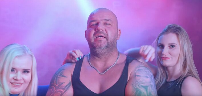 Vixa u łysego numerem jeden w disco polo?! Niezwykła nowość podbija sieć!