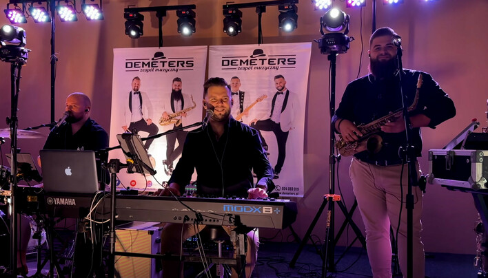 Wielki HIT „W perły zmienić deszcz„ w nowej odsłonie zespołu Demeters! Internauci zachwyceni! 

