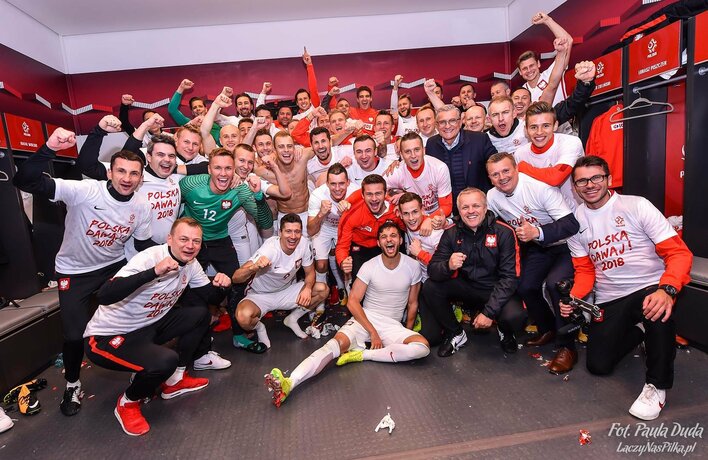 W szatni naszych piłkarzy pojawił się nowy hit | VIDEO