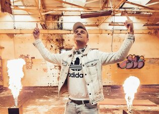 W życiu znanego muzyka disco polo przyszedł czas poważne na zmiany!