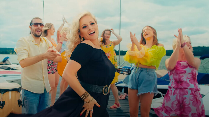 Wakacyjna nowość znanej wokalistki disco polo! Megi kawałkiem „Letni wiatr„ zdeklasuje konkurencję?!