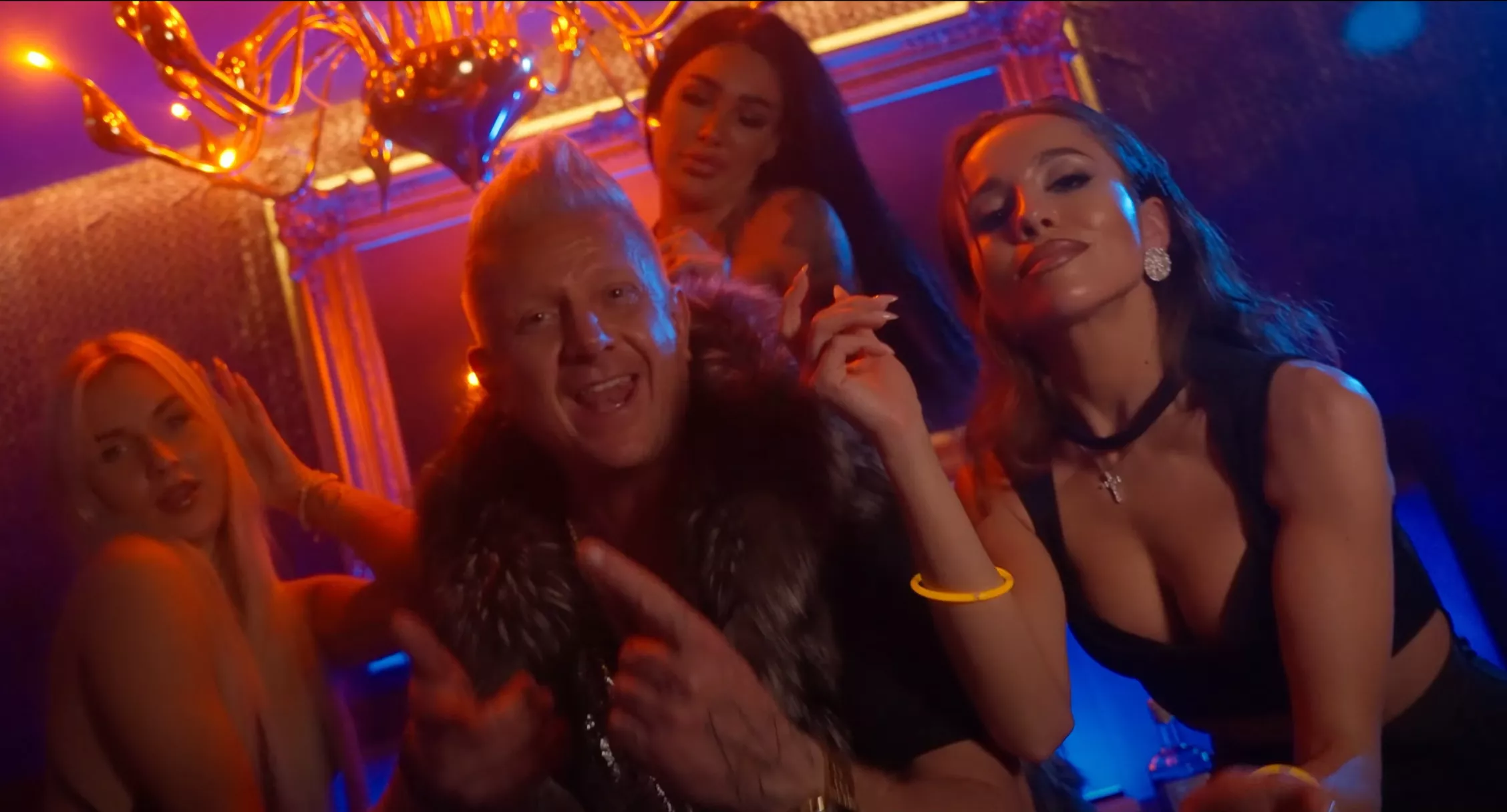 Dbomb zaskoczył wyjątkową premierą „Walimy Rudą„! To będzie hit tegorocznego Sylwestra?! 