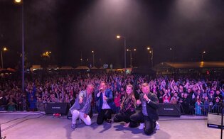 Wersja koncertowa hitu disco polo! Koniecznie posłuchaj! Publika oszalała | VIDEO