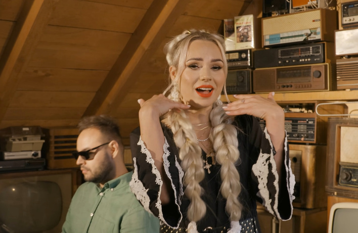 Weź Nie Pytaj prezentuje nowość „Jedna baba drugiej babie” w tanecznym, folkowym klimacie