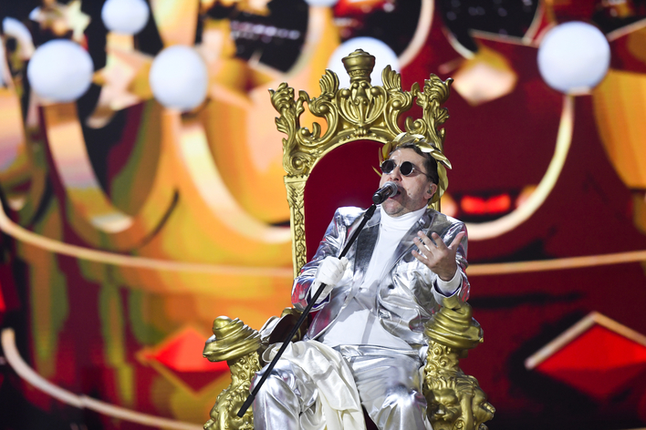 Tron dla KRÓLA?! Spektakularny występ Marcina Millera Boys podczas Sylwestra! Takiego wejścia nie miała żadna inna gwiazda! 