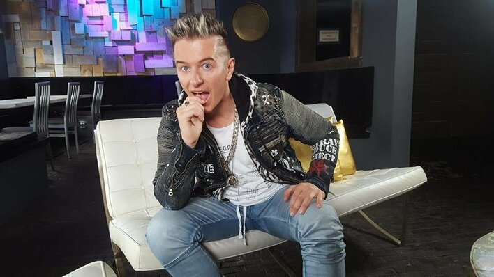 Wokalista disco polo chce dojść do siebie po rozstaniu z kobietą! Wciąż jednak wierzy w wielką miłość! 