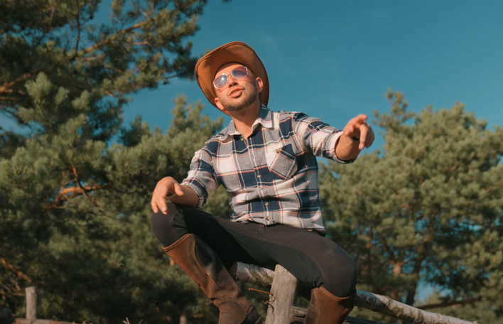 Wielka premiera Subacika „Ona kręci” to taneczny hit z elementami kowbojskiego klimatu