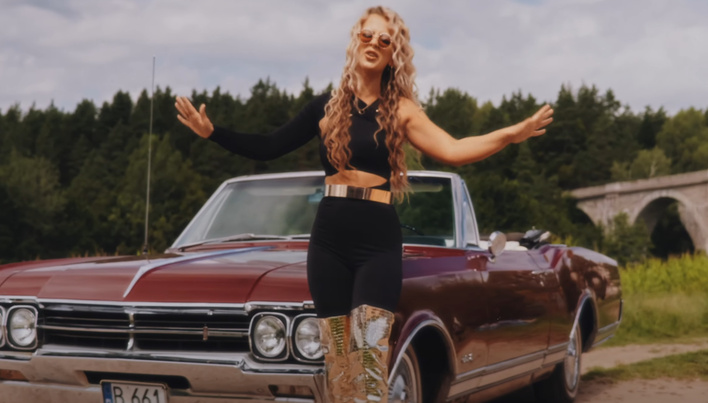 Wielka premiera w disco polo. Żaneta Chmielewska z utworem „Za te róże” zachwyca publiczność