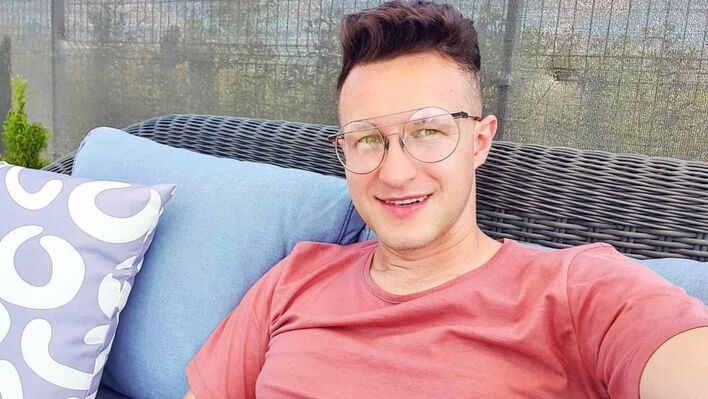 Wielki gest popularnego gwiazdora disco polo! Artysta oddał przedmiot, który wylicytował za duże pieniądze! 