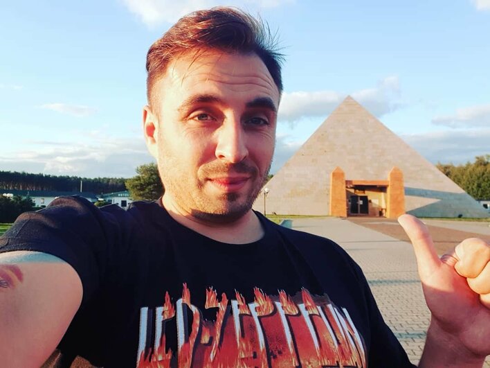 Wielki gwiazdor disco polo zgłębia wiedzę o balonach! Skręca z nich najtrudniejsze kształty!