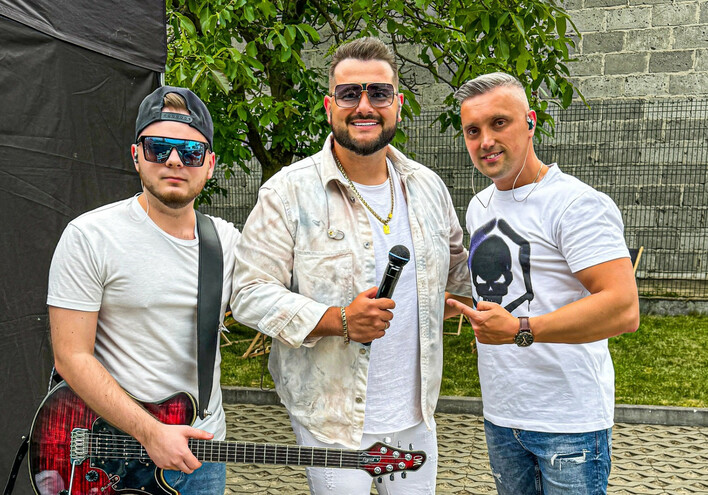 Wielki Hit „Aparatka„ na Żywo: Fenomen Jokera - fani kochają ten utwór! 
