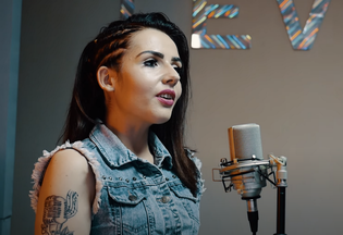 Wielki hit disco polo doczekał się nowej wersji! Znana i urocza wokalistka odświeżyła go w znakomity sposób!