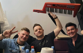 Wielki hit disco polo „Szary dym ostro czuć basami„ na ustach całej Polski! To wszystko dzięki TikTokowi!