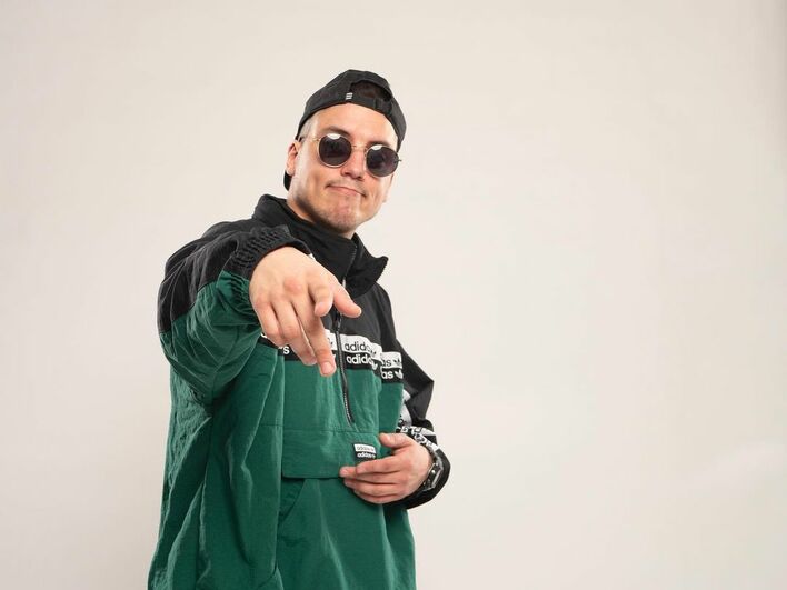 Gwiazdor disco polo sprzedał więcej płyt niż topowe gwiazdy Pop?! W takim tempie MiłyPan trafi na szczyt! 