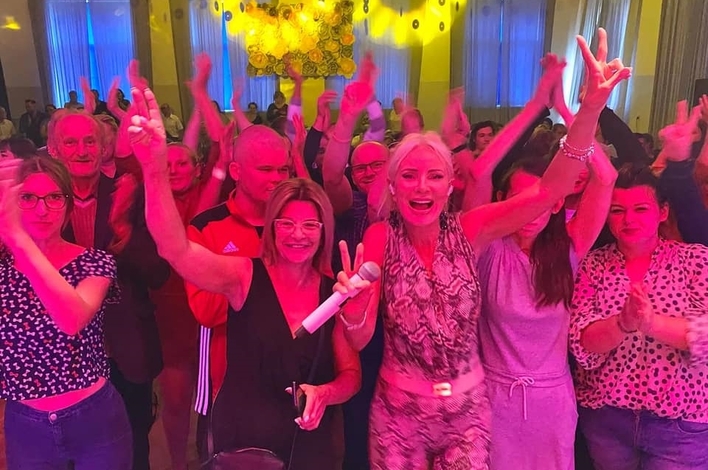 Wielkie serce gwiazd disco polo Mejk! Zagrali koncert w DPS-ie! „Ci ludzie nigdy nie kryją emocji„