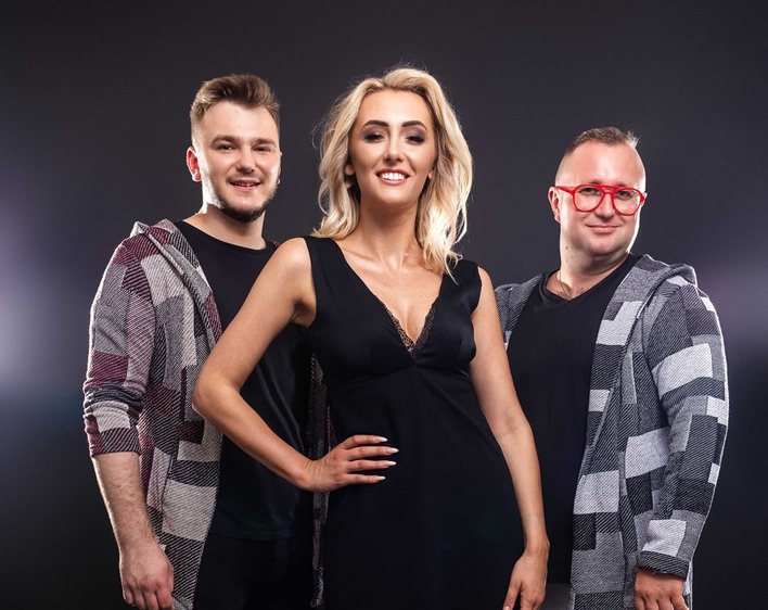 Wielkie zmiany w branży! Gwiazdorzy disco polo zaprezentowali nową wokalistkę! Artystka studiuje prawo!