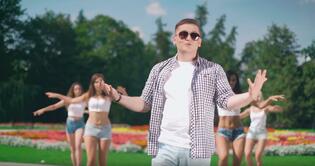 Wkurzony wokalistka disco polo ofiarą plotek! "Nie gadajcie takich głupot"!