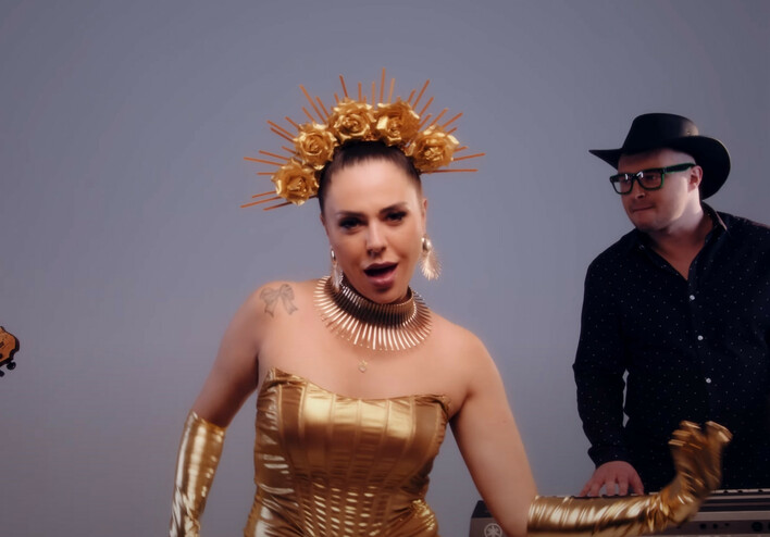 „Władza Kobiety” od Angeliki Gramont to hymn pewności siebie? Ten tekst może zaskoczyć niejedną osobę

