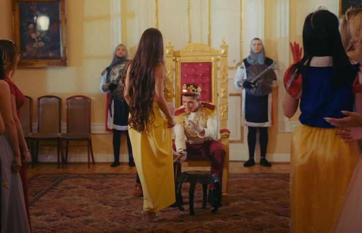 Premiera Kamila Kossakowskiego DiscoBoys „Włosy Blond„ największym HITEM 2022 roku?! VIDEO