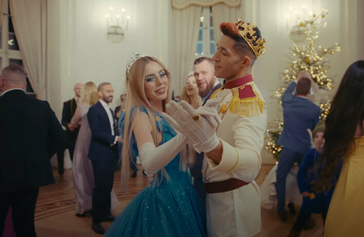 Wielki rozmach w disco polo! Kamil Kossakowski DiscoBoys pokazał właśnie nowość „Włosy Blond„ Fani „system rozwalił„