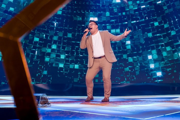 Wojtek Metlicki w półfinale "DiscoStar"! Emocjonujący występ wokalisty
