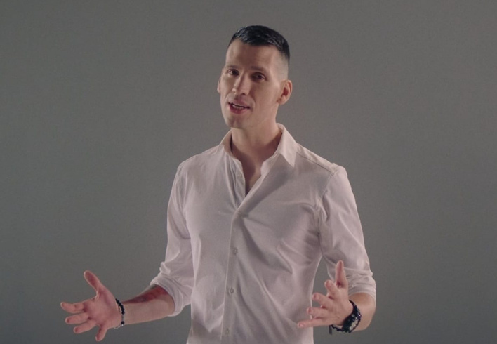 Wokal Radka Kudelskiego powala! Lider zespołu Bayera zaśpiewał fragment nowego utworu „Nie pozwól mi”