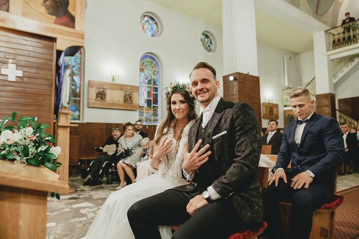 Wokalista disco polo - finalista polsatowskiego show Wyspa Przetrwania wziął ślub! Młoda para wyglądała cudownie!