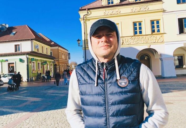 Wokalista disco polo nagrany z ukrycia?! Nie uwierzycie, nad czym pracuje!