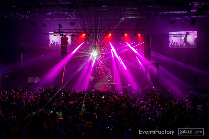 Wokalista disco polo nie wystąpił na koncercie! Organizator wyjaśnia! Fani rozczarowani!