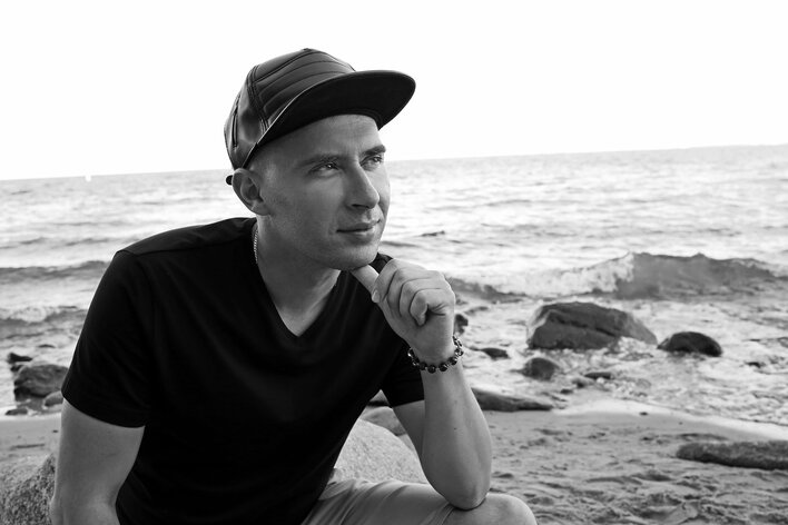 Wokalista disco polo po groźnym wypadku samochodowym odnalazł Boga?! Artysta opublikował szczere świadectwo swojej wiary!