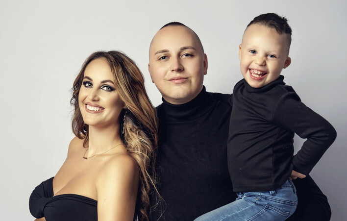 Znany wokalista disco polo po raz drugi został ojcem! Urocze zdjęcie chwyta za serce!