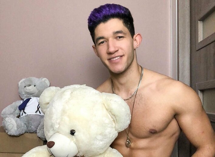 Wokalista disco polo pokazał umięśnioną klatę i kaloryfer na brzuchu! Jego figura zachwyca!