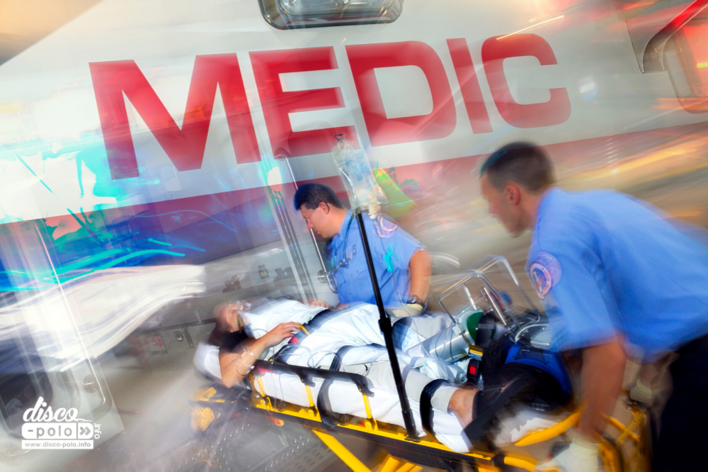 Znany wokalista disco polo trafił do szpitala! Niezbędna była operacja! 