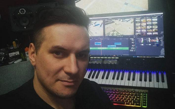 Wokalista disco polo przyłapany przy montażu! Loverboy szykuje dla fanów nowe filmowe arcydzieło?! 