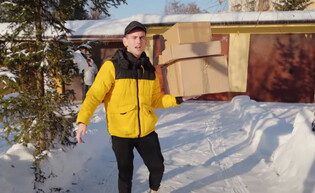 Wokalista disco polo w hołdzie wszystkim kurierom. Nowość „Pan Kurier„ już podbija YouTube! 