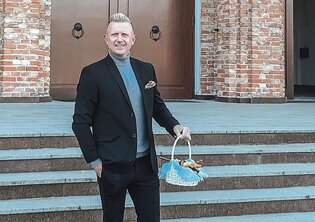 Gwiazdor disco polo wybrał się ze święconką do kościoła podczas pandemii. Zobaczcie jak to się skończyło. 