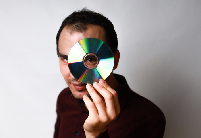 Wokalista disco polo zmaga się z problemami! Mimo to, zaskakuje kolejną premierą!